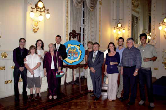 Il presidente Pietro Pittaro con il Consiglio Direttivo del Fogolâr Furlan Gran Canaria